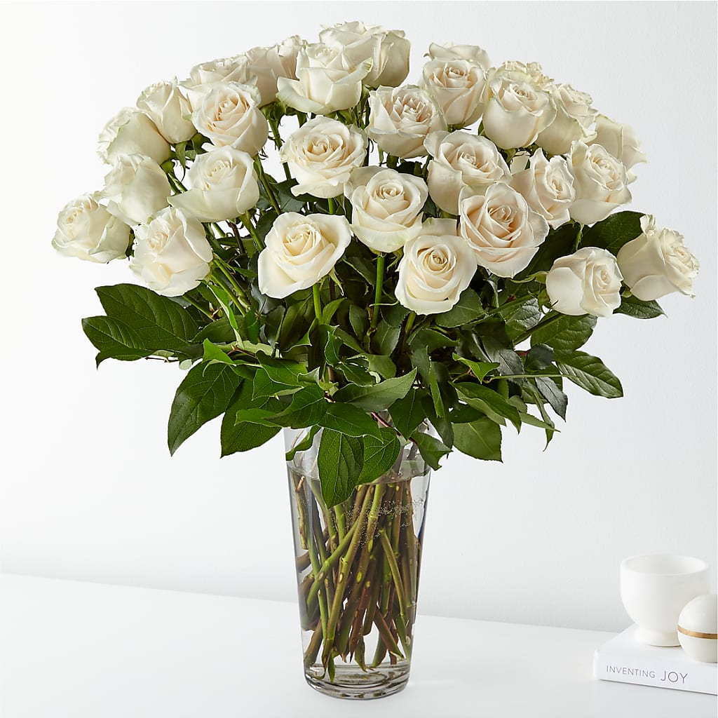 Long Stem White Rose Bouquet – THE CARRIAGE HOUSE FLORAL & GIFTS, Marlette MI