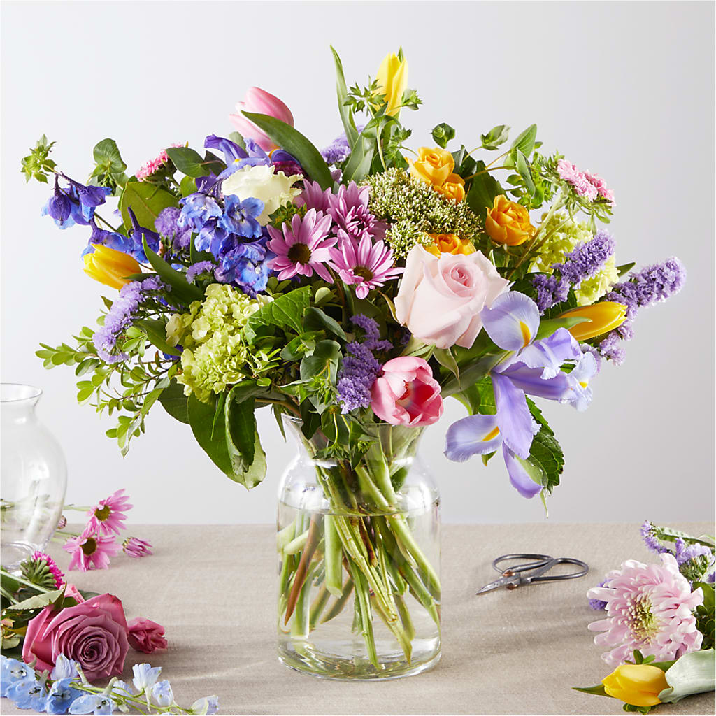 Pastel Tradition - A Florist Original – THE CARRIAGE HOUSE FLORAL & GIFTS, Marlette MI