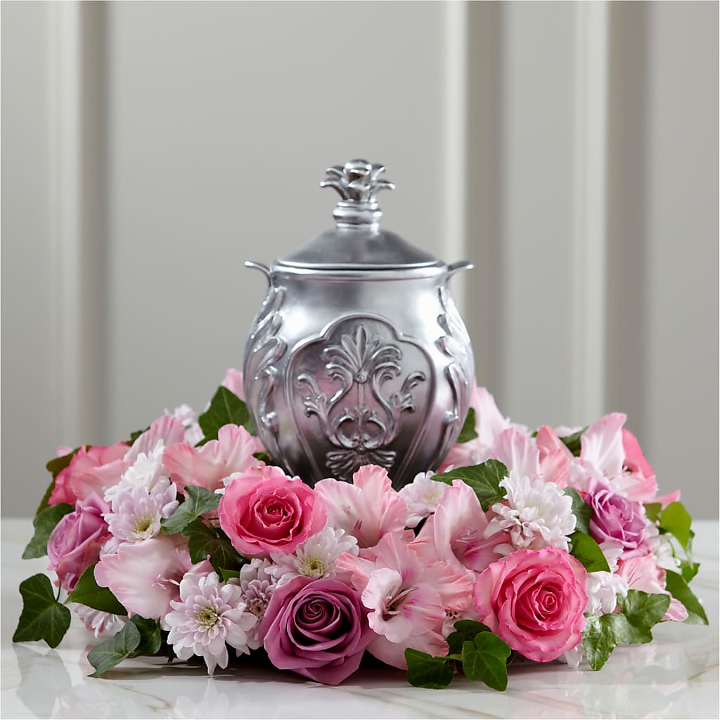Glorious Tribute Arrangement – THE CARRIAGE HOUSE FLORAL & GIFTS, Marlette MI
