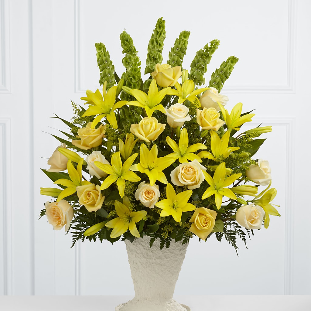 Golden Memories Arrangement – THE CARRIAGE HOUSE FLORAL & GIFTS, Marlette MI