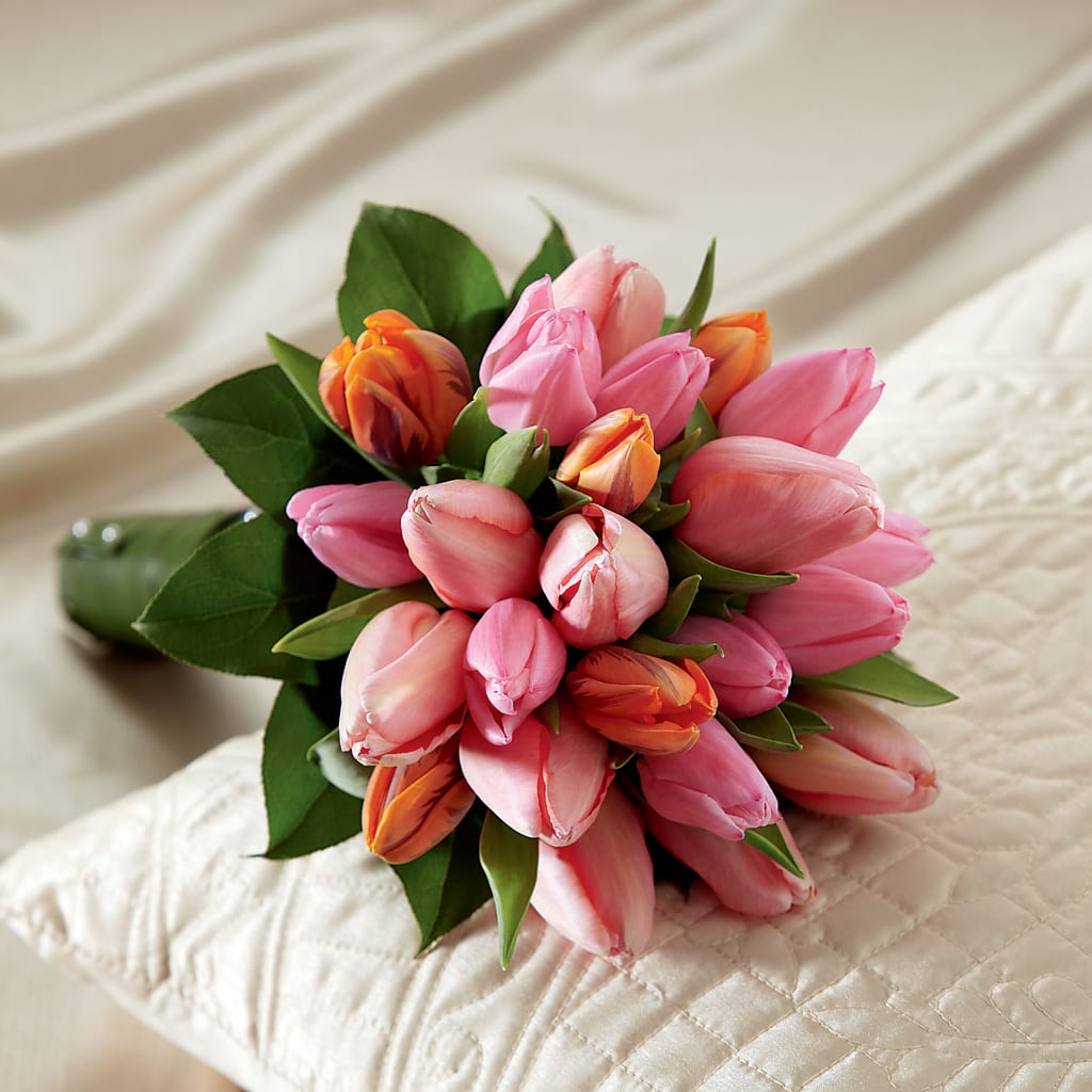 Embraceable Bouquet – THE CARRIAGE HOUSE FLORAL & GIFTS, Marlette MI