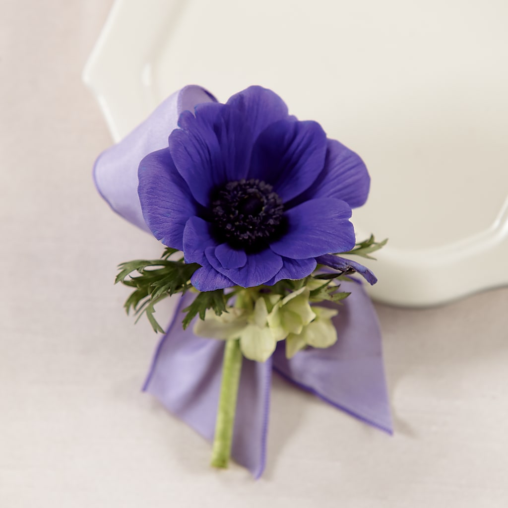 Purple Passion Boutonniere – THE CARRIAGE HOUSE FLORAL & GIFTS, Marlette MI