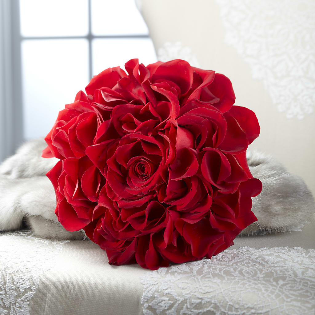 Composite Rose Bouquet – THE CARRIAGE HOUSE FLORAL & GIFTS, Marlette MI