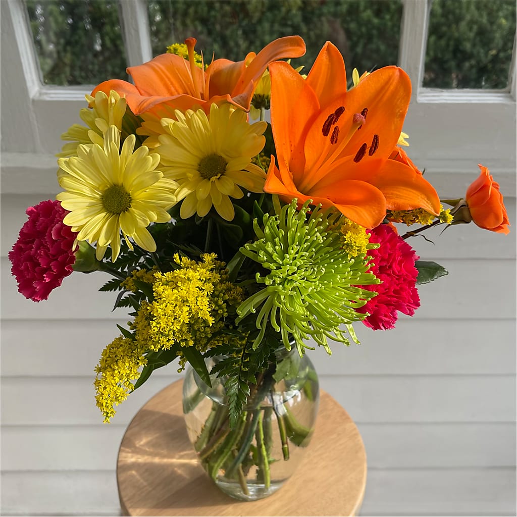 Bold & Bright – A Florist Original – THE CARRIAGE HOUSE FLORAL & GIFTS, Marlette MI