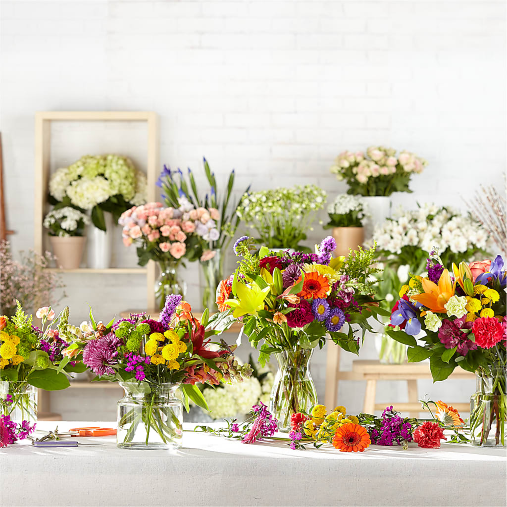 Bold & Bright – A Florist Original – THE CARRIAGE HOUSE FLORAL & GIFTS, Marlette MI