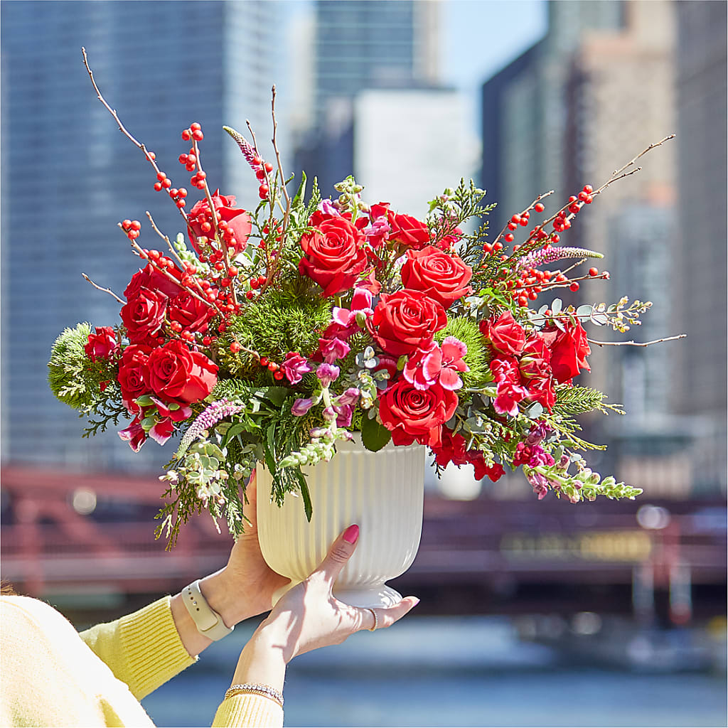 Big Red Bow Bouquet – THE CARRIAGE HOUSE FLORAL & GIFTS, Marlette MI