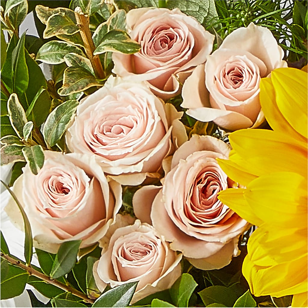 The Good Life Bouquet – THE CARRIAGE HOUSE FLORAL & GIFTS, Marlette MI
