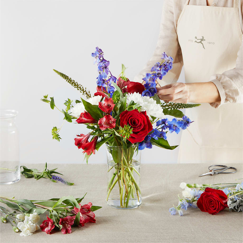Star Spangled - A Florist Original – THE CARRIAGE HOUSE FLORAL & GIFTS, Marlette MI