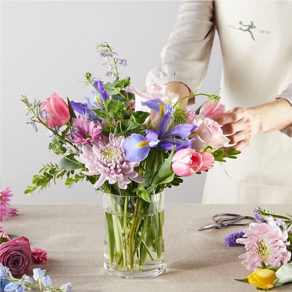 Pastel Tradition - A Florist Original – THE CARRIAGE HOUSE FLORAL & GIFTS, Marlette MI