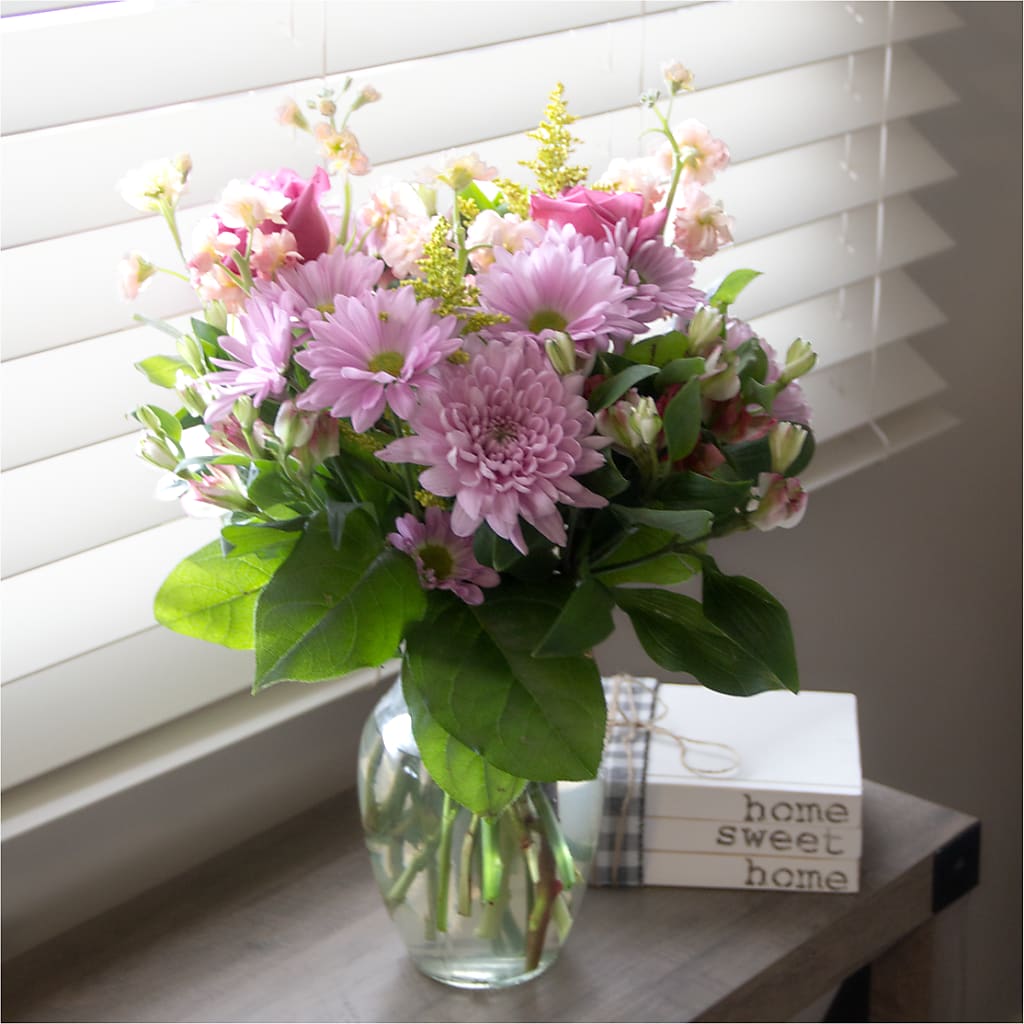 Pastel Tradition - A Florist Original – THE CARRIAGE HOUSE FLORAL & GIFTS, Marlette MI