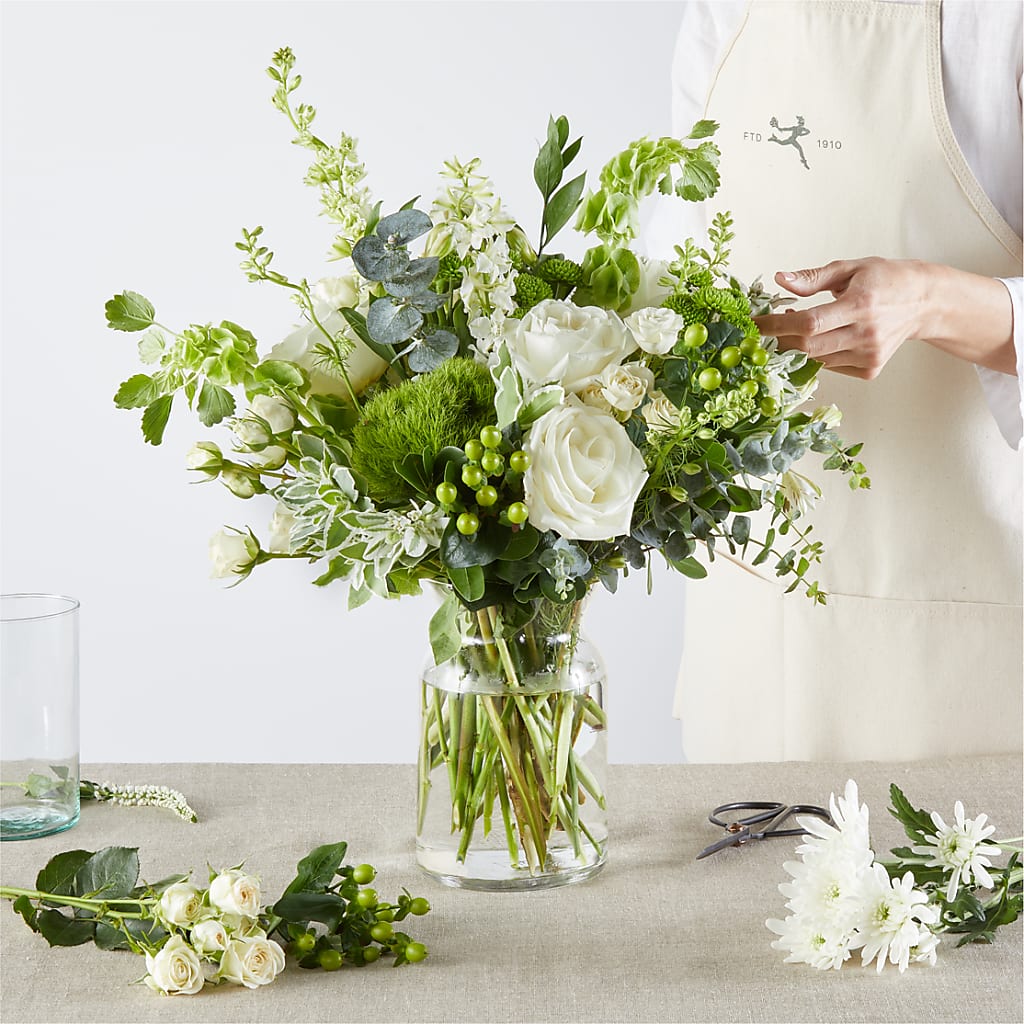 Irish Garden - A Florist Original – THE CARRIAGE HOUSE FLORAL & GIFTS, Marlette MI