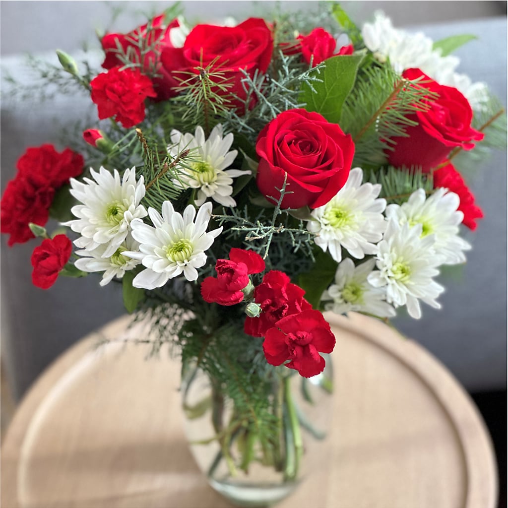 Seasonal Magic Bouquet – THE CARRIAGE HOUSE FLORAL & GIFTS, Marlette MI