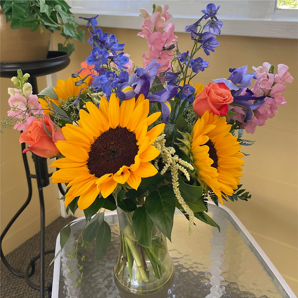 Rays of Life Bouquet – THE CARRIAGE HOUSE FLORAL & GIFTS, Marlette MI