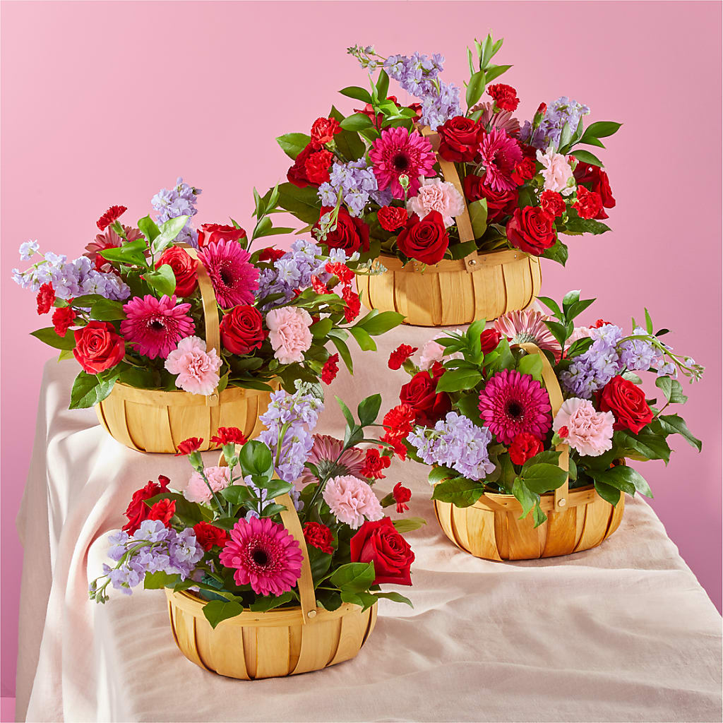 Pink Picnic Basket – THE CARRIAGE HOUSE FLORAL & GIFTS, Marlette MI