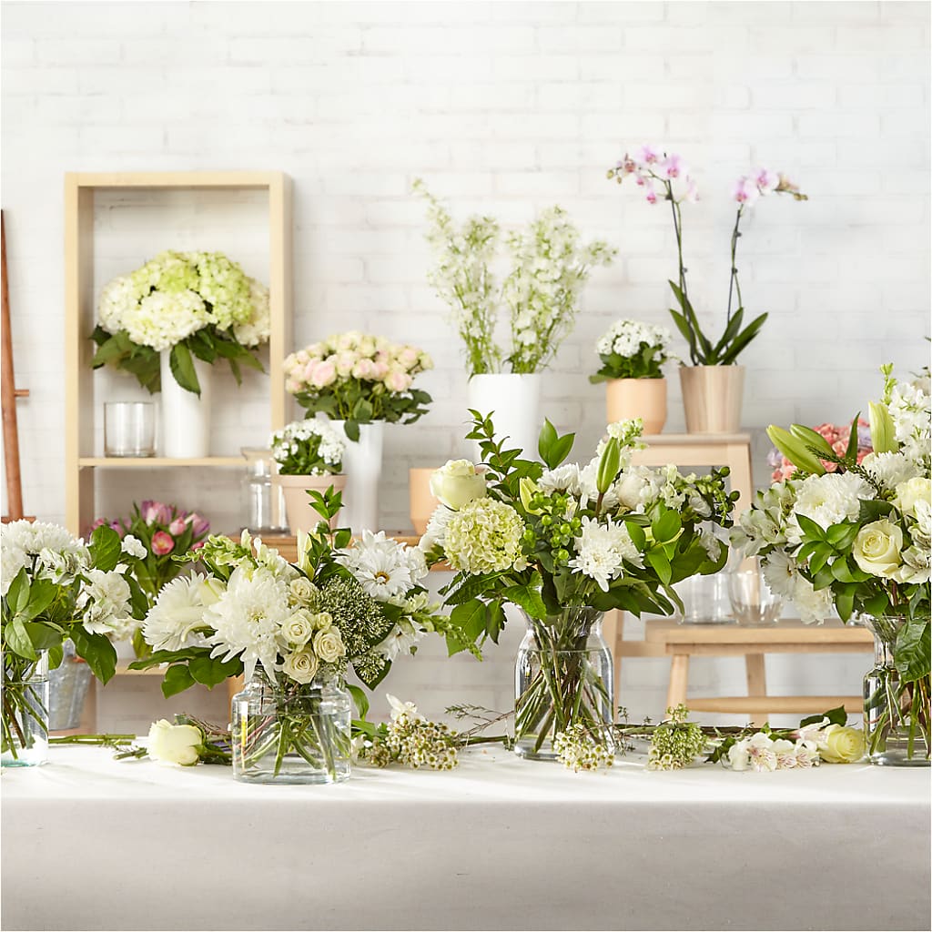 Classic Ivory – A Florist Original – THE CARRIAGE HOUSE FLORAL & GIFTS, Marlette MI