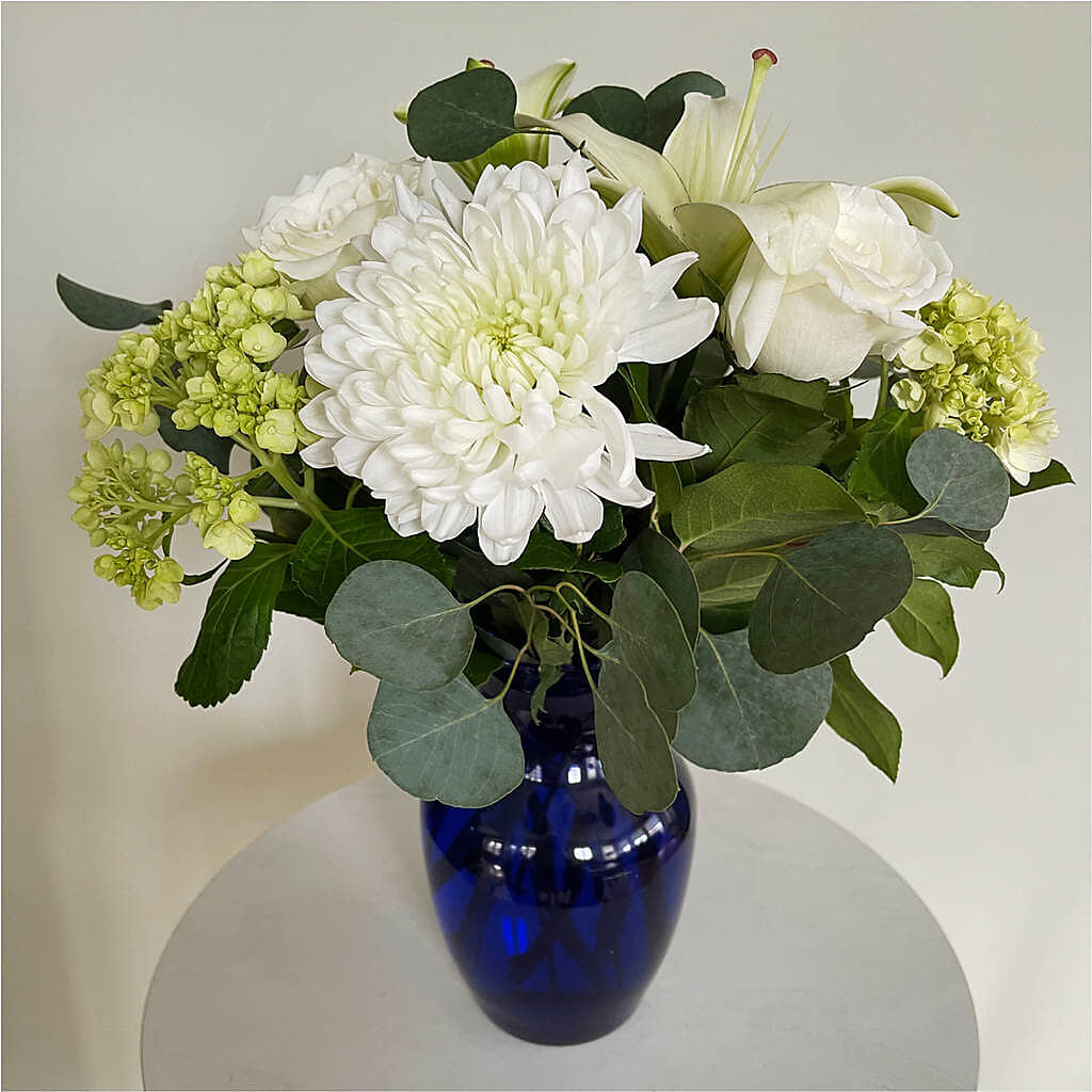Snowy Dreams Bouquet – THE CARRIAGE HOUSE FLORAL & GIFTS, Marlette MI