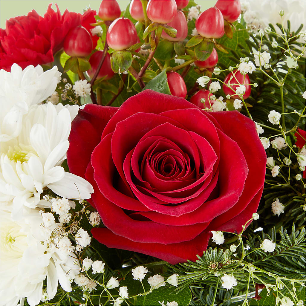 Chance of Flurries Bouquet – THE CARRIAGE HOUSE FLORAL & GIFTS, Marlette MI