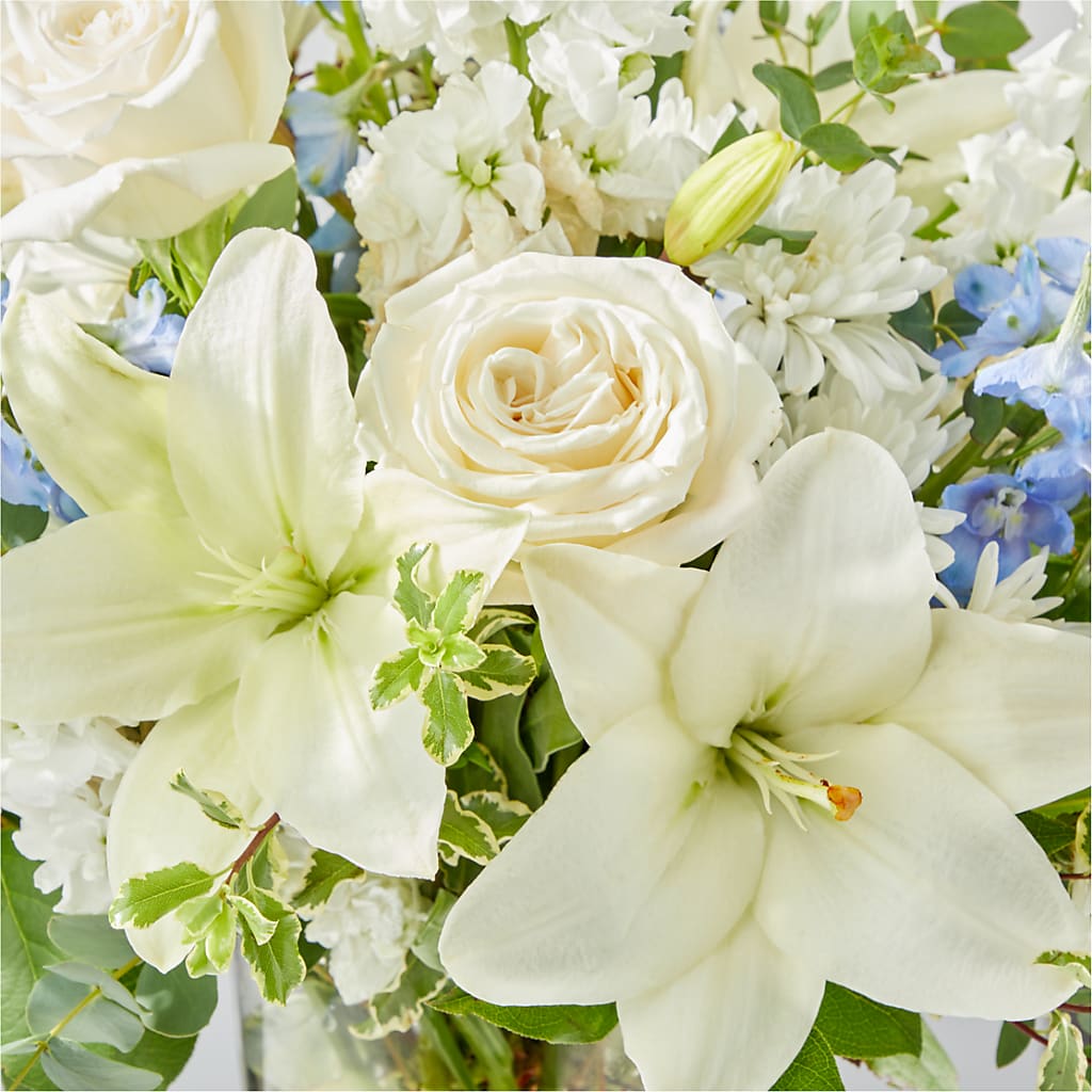 Peace of Mind Bouquet – THE CARRIAGE HOUSE FLORAL & GIFTS, Marlette MI
