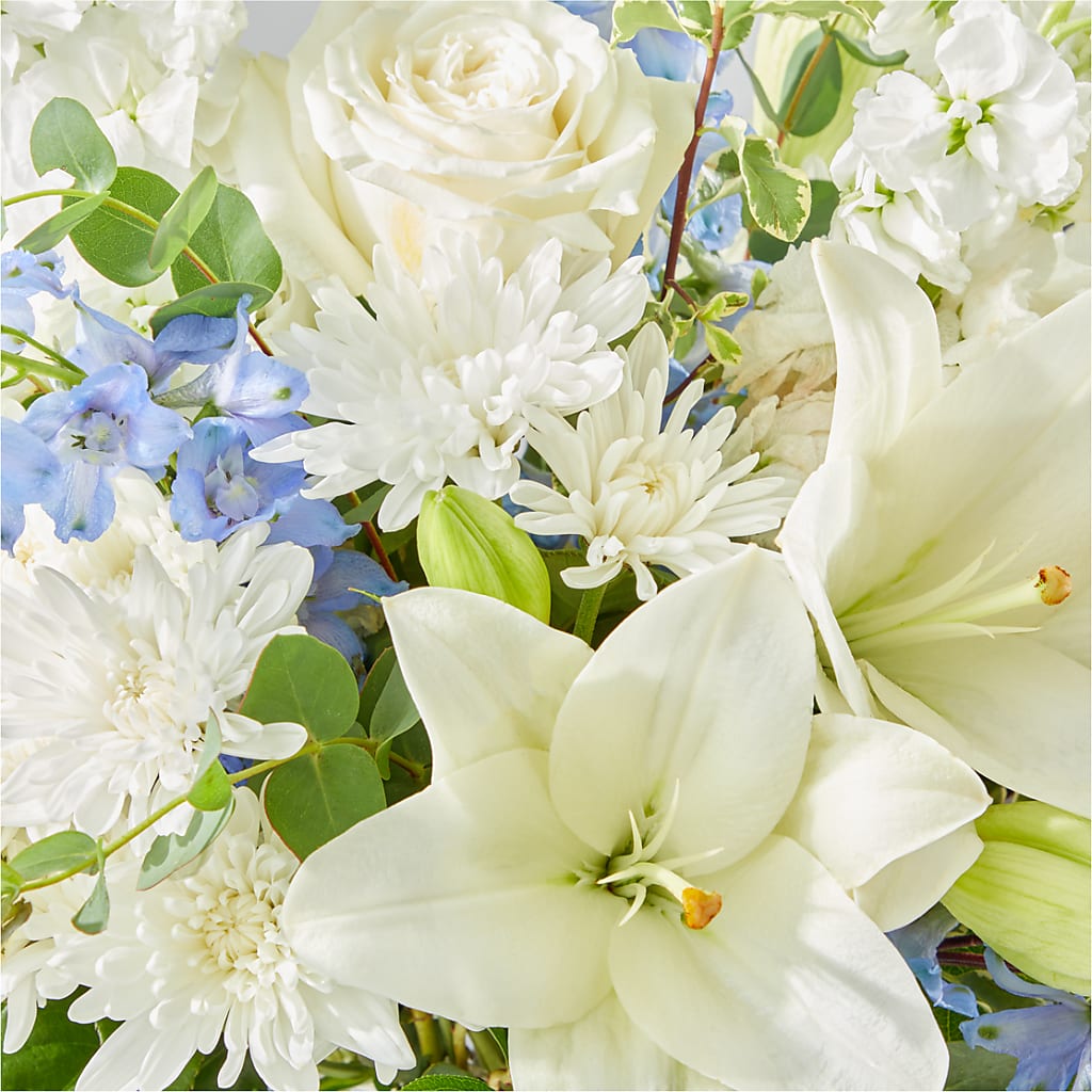 Peace of Mind Bouquet – THE CARRIAGE HOUSE FLORAL & GIFTS, Marlette MI