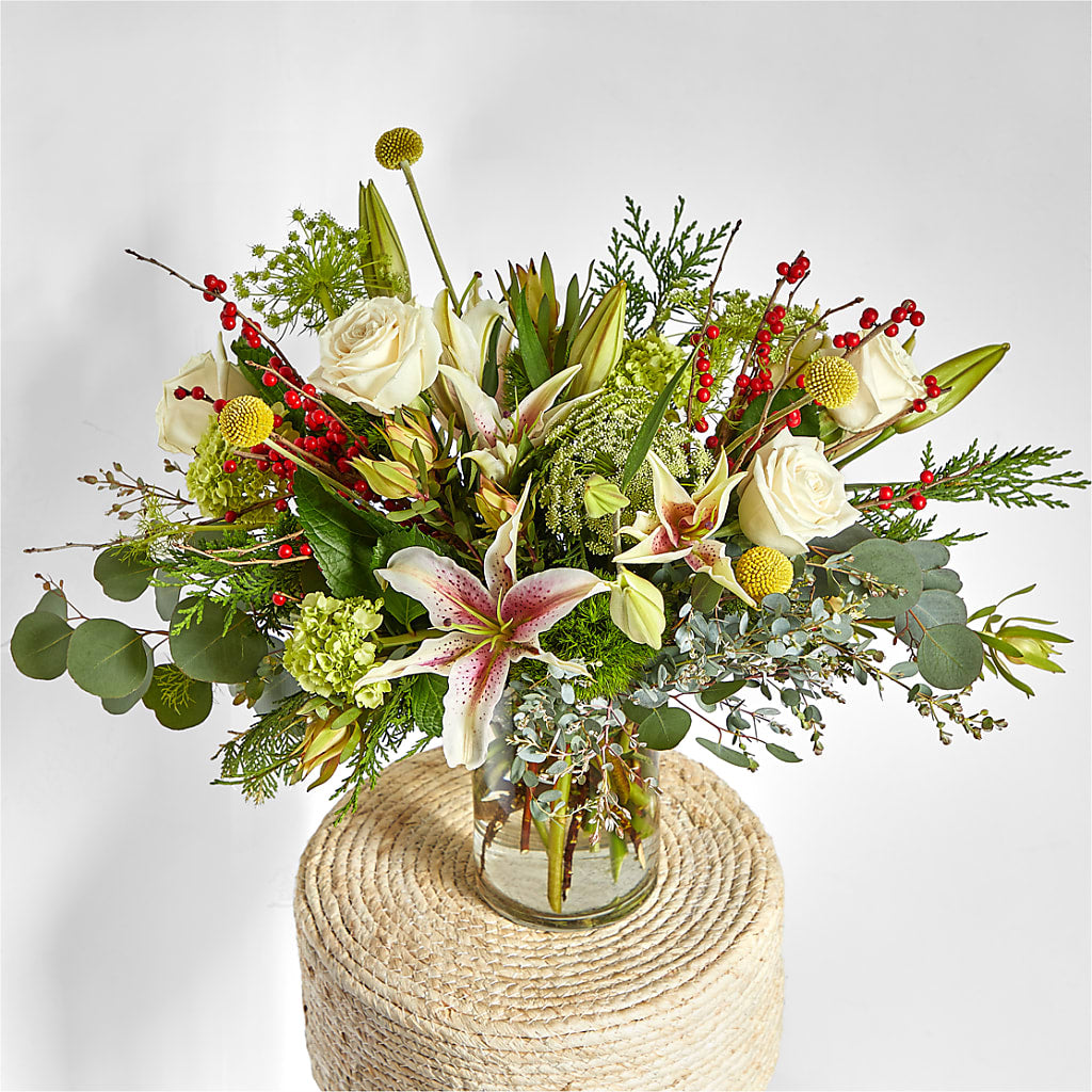 Berry & Bright Bouquet – THE CARRIAGE HOUSE FLORAL & GIFTS, Marlette MI