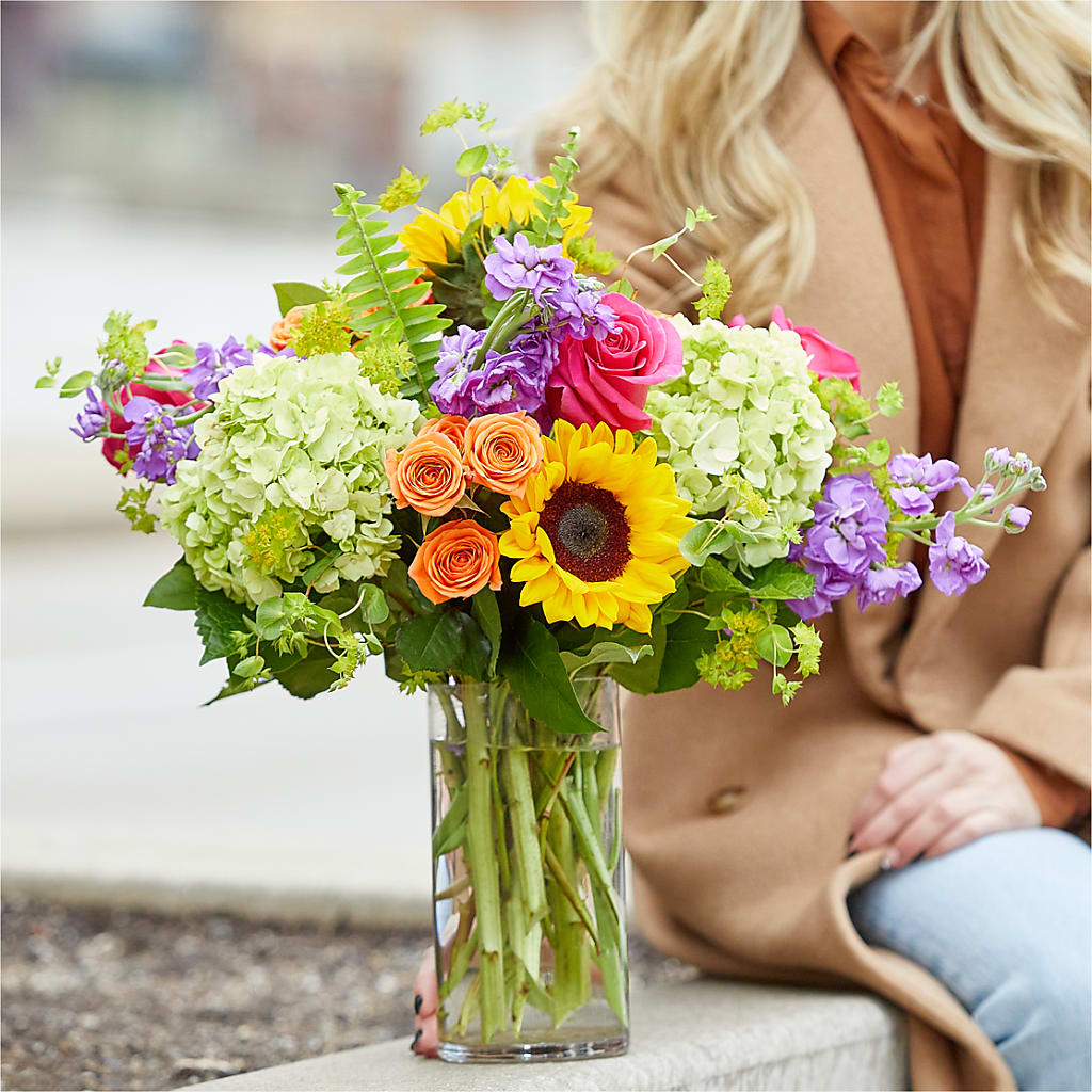 Vibrant Greetings Bouquet – THE CARRIAGE HOUSE FLORAL & GIFTS, Marlette MI