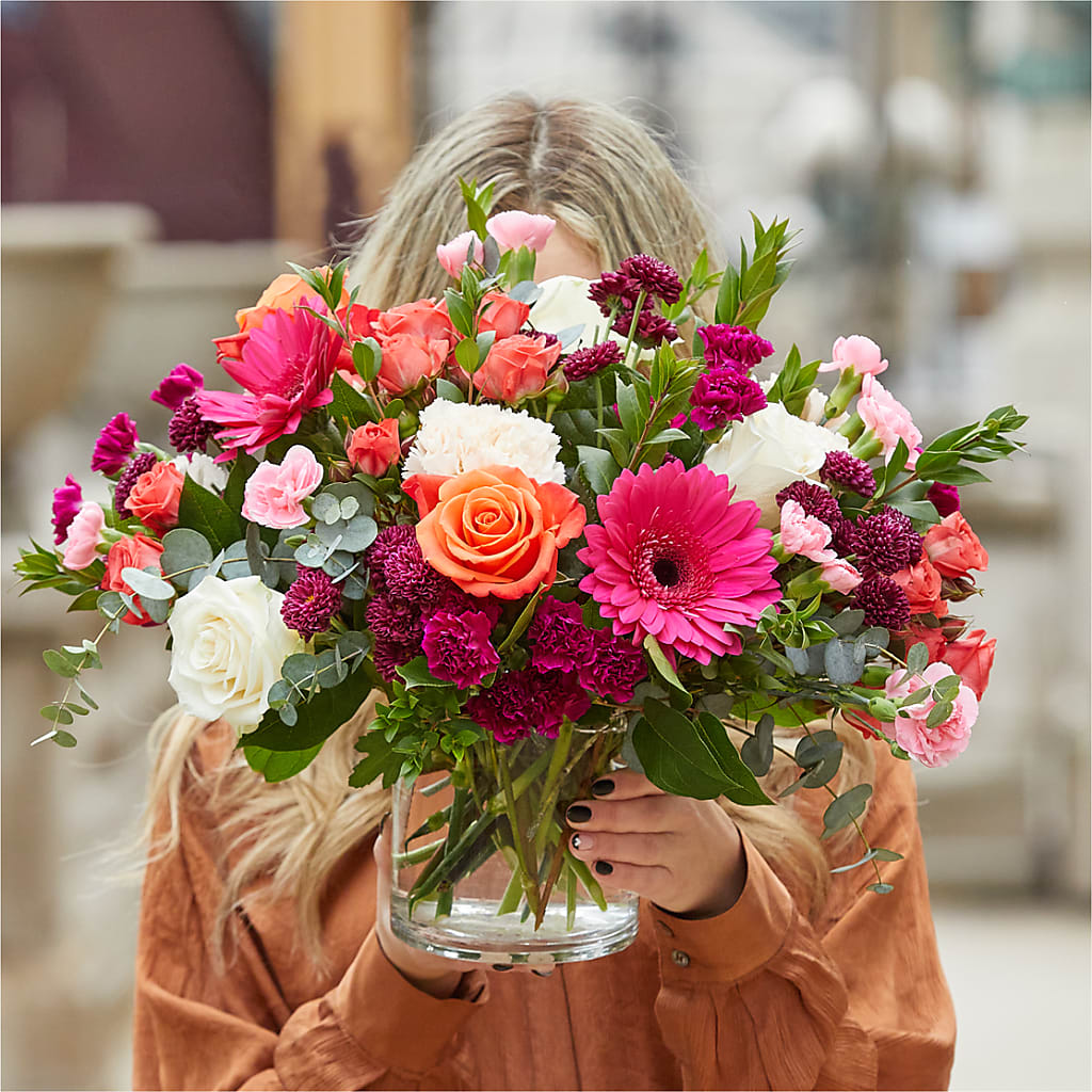 Smell the Roses Bouquet – THE CARRIAGE HOUSE FLORAL & GIFTS, Marlette MI