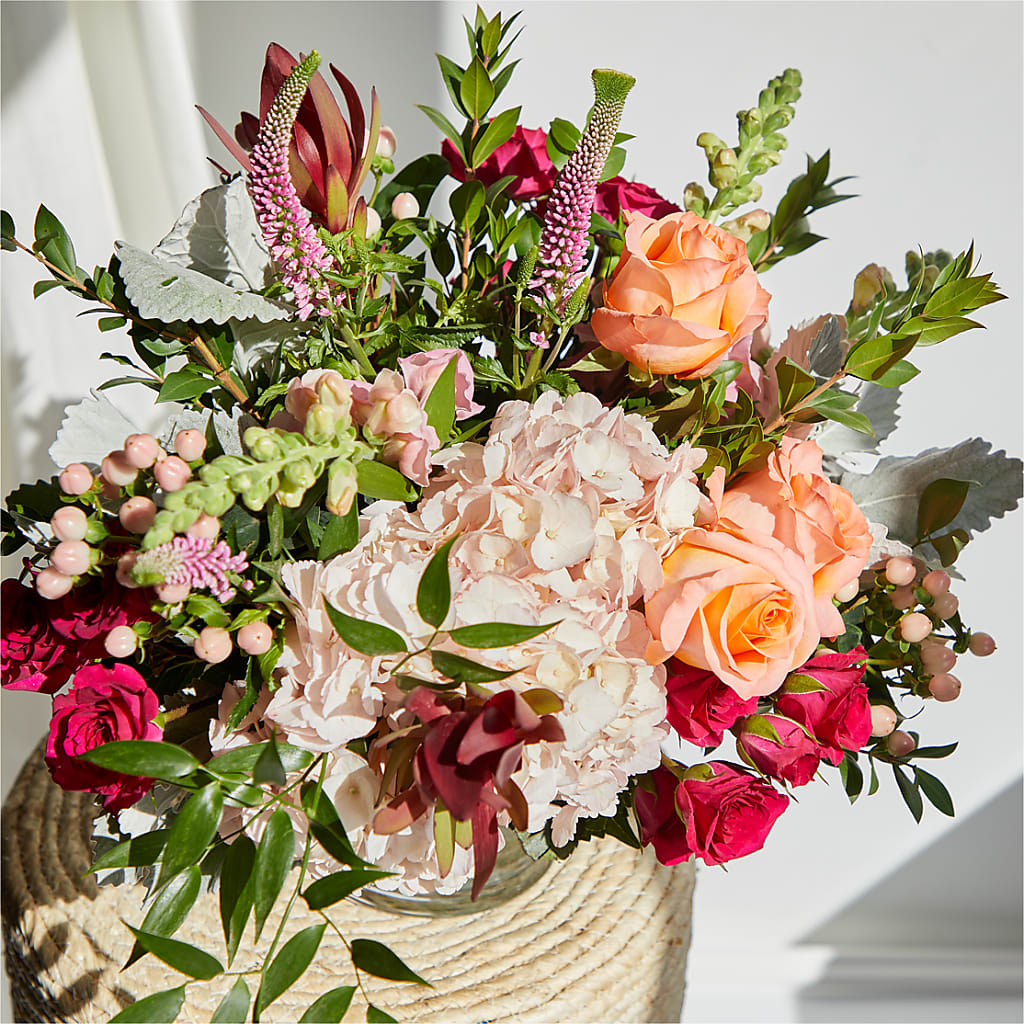 Glitz & Glam Bouquet – THE CARRIAGE HOUSE FLORAL & GIFTS, Marlette MI