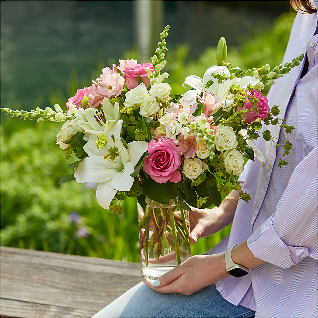 Fondly Bouquet – THE CARRIAGE HOUSE FLORAL & GIFTS, Marlette MI