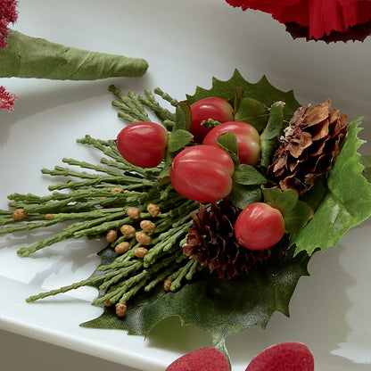 Red Berry Boutonniere – THE CARRIAGE HOUSE FLORAL & GIFTS, Marlette MI